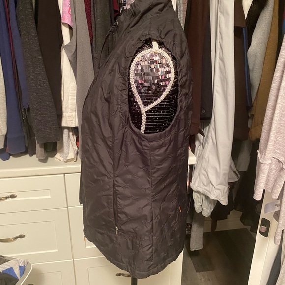 3/$30 Lighter weight black vest with dot pattern fleece lining - Picture 7 of 7